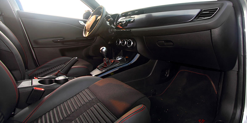 interieur alfa romeo giulietta qv