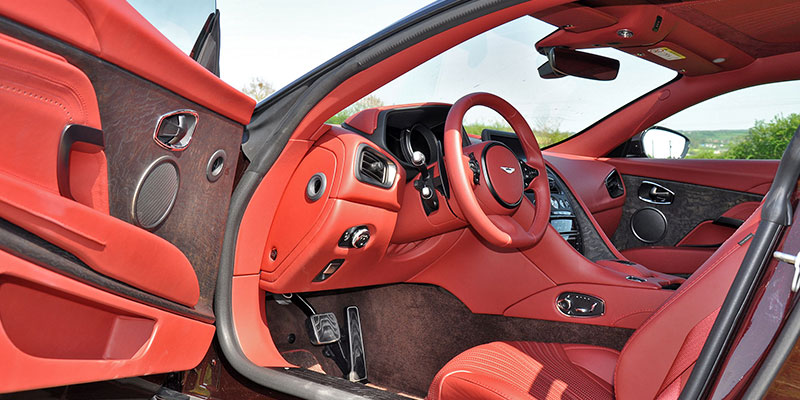 interieur aston martin db11 v8 coupé