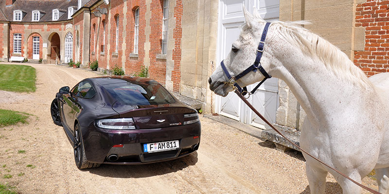 aston martin v12 vantage s ar