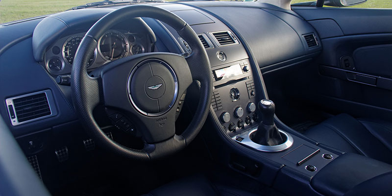 interieur aston martin v8 vantage 4.3