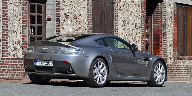 arriere aston martin v8 vantage