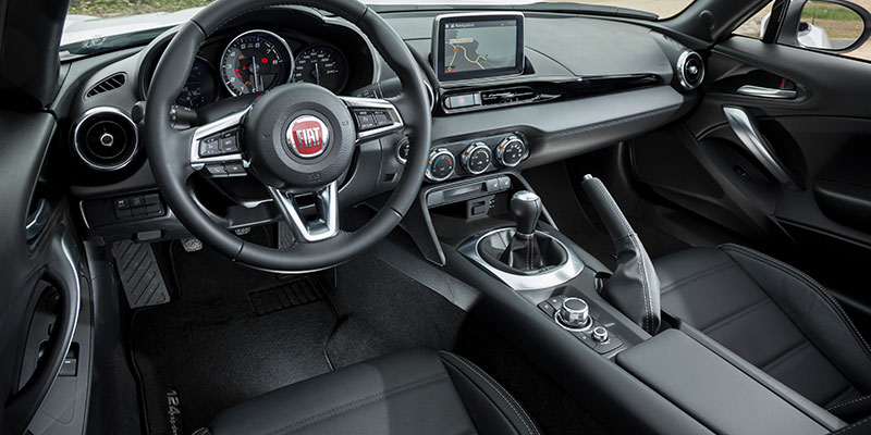 intérieur fiat 124 spider 2016