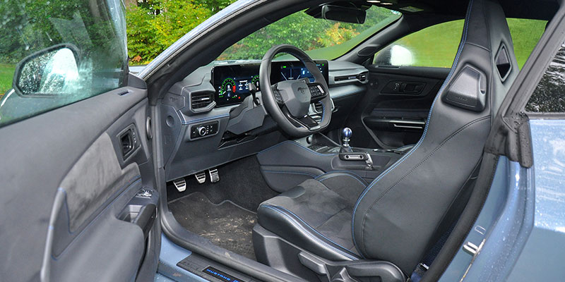 interieur ford mustang 7 dark horse