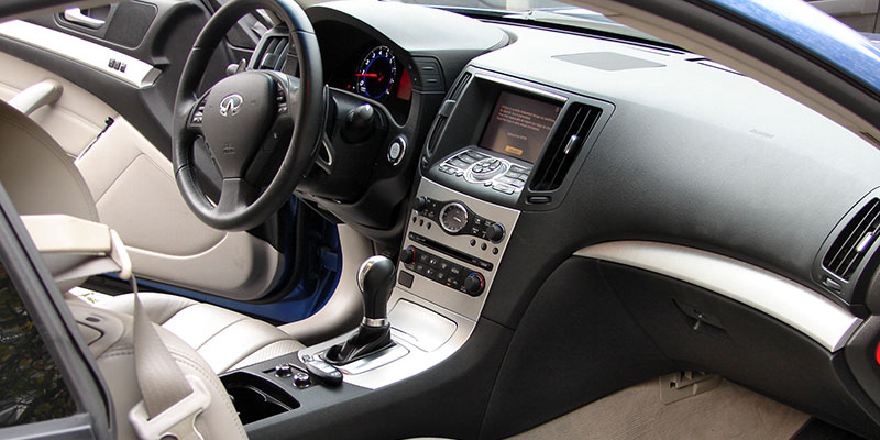 intérieur infiniti g37 coupé