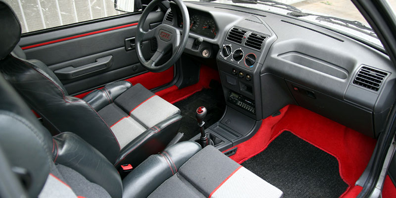 interieur 205 gti 1.9