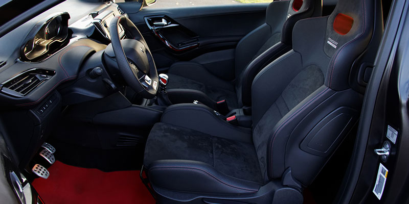 interieur peugeot 208 gti 30th