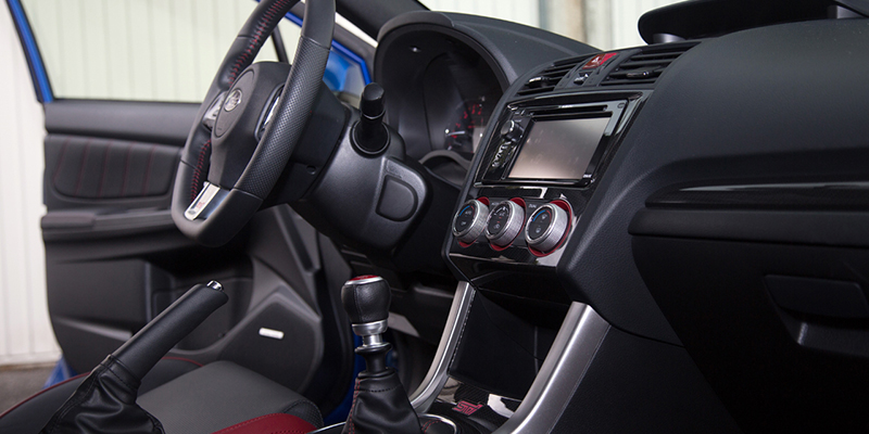 interieur subaru wrx sti 2014