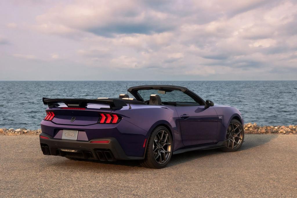 Ford Mustang Dark Horse SC Convertible : 795 ch cheveux au vent Ford Mustang Dark Horse SC Convertible : 795 ch cheveux au vent