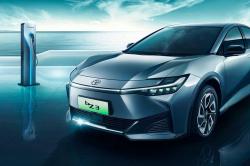 L'hybride serait mieux que le tout électrique, selon Toyota