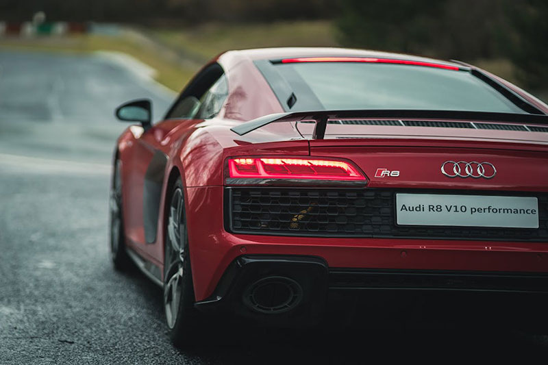 voiture de sport audi r8 v10 performance